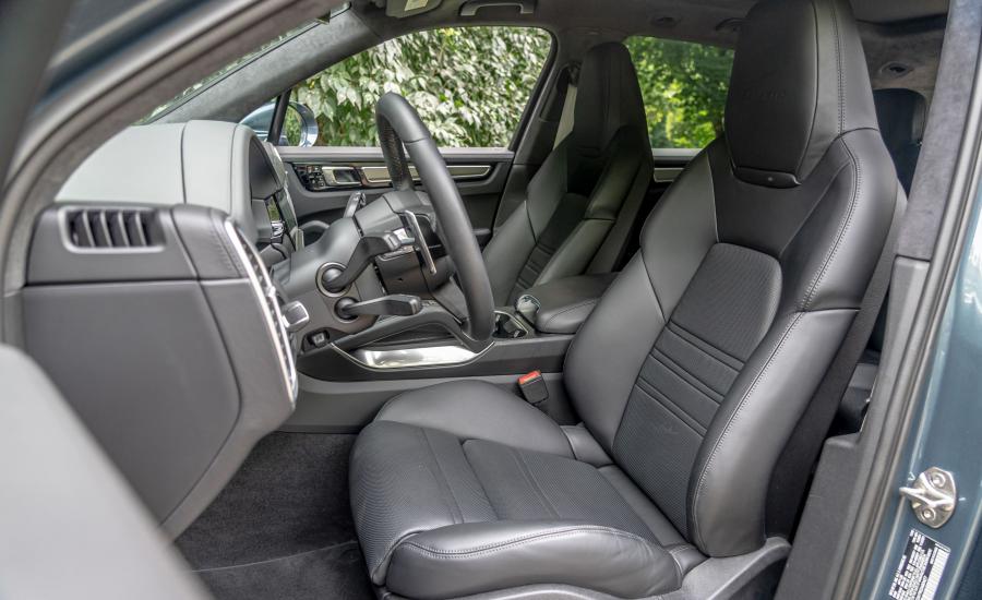 Интерьер Porsche Cayenne Turbo (PO536) 2018 года  (NA) (фото 14 из 40)